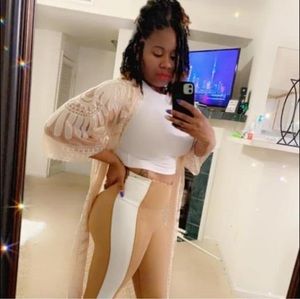 Meet your Posher, Alexis